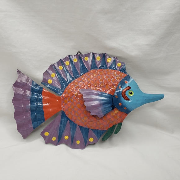 Tropical Fish Decor Painted Metal Wall Fish and Soap Dish - Picture 5 of 7